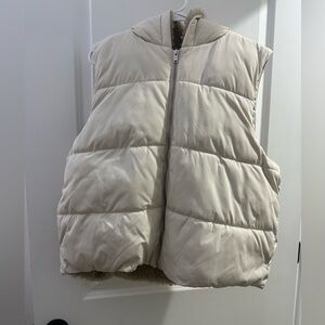 Universal Thread Cream Puffer Vest